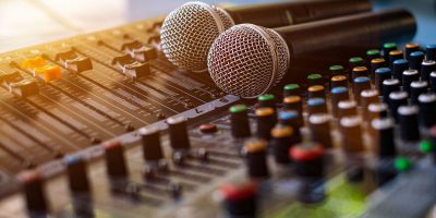 audio mixing console