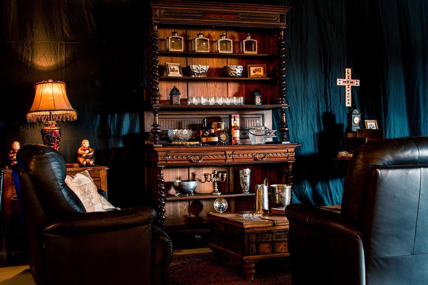 Black Plastic Chairs For Hire