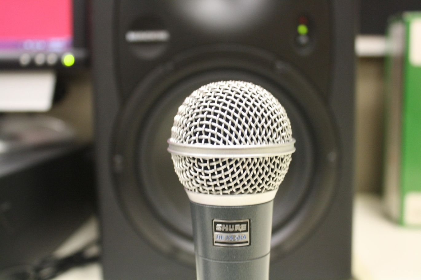 Wireless Microphone And Speaker Rental